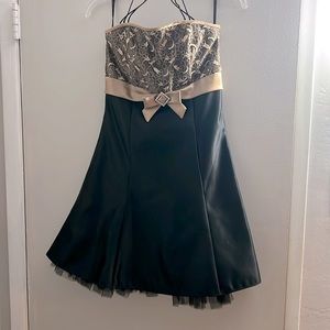 Jessica McClintock for Gunners Sack black and gold, formal short dress
